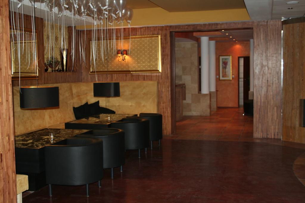 Hotel Tenishouse Marki  Exteriér fotografie